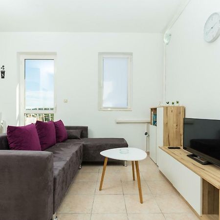 Apartment Kucera Ровин Екстериор снимка