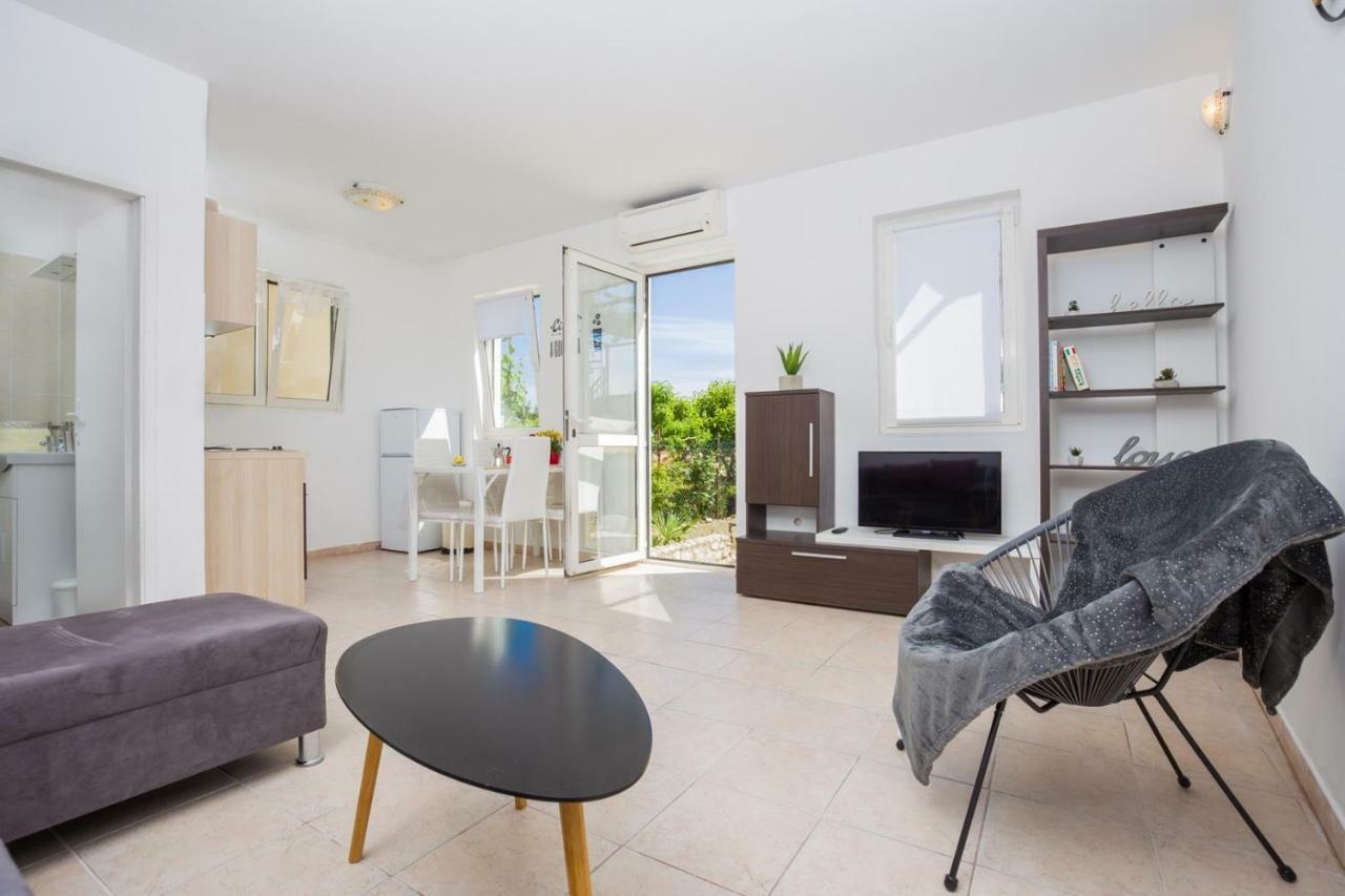 Apartment Kucera Ровин Екстериор снимка