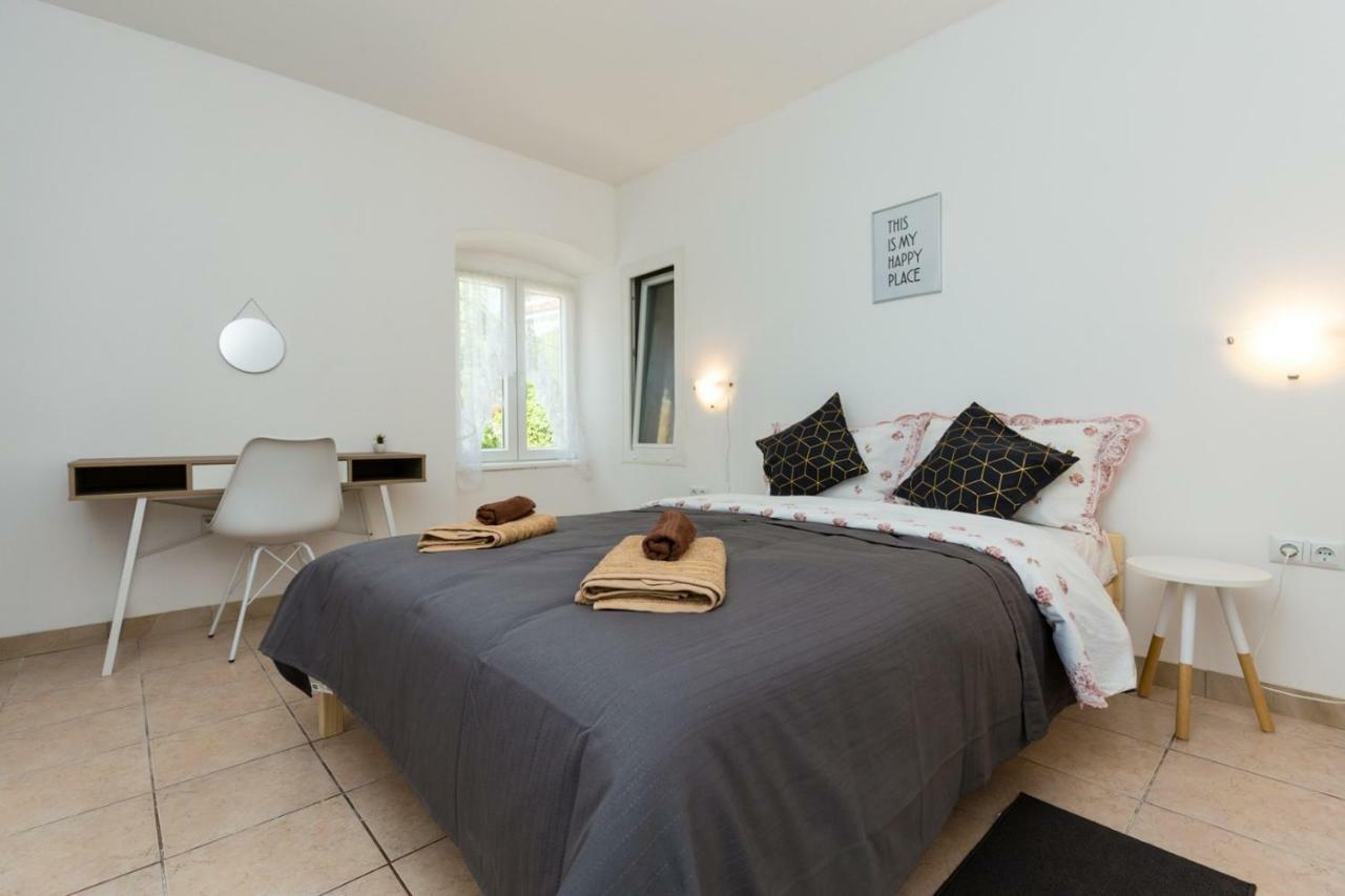 Apartment Kucera Ровин Екстериор снимка