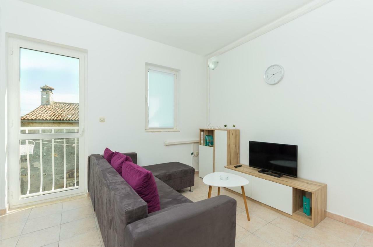 Apartment Kucera Ровин Екстериор снимка