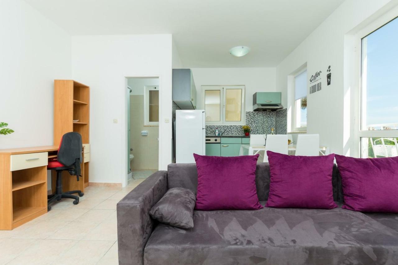 Apartment Kucera Ровин Екстериор снимка