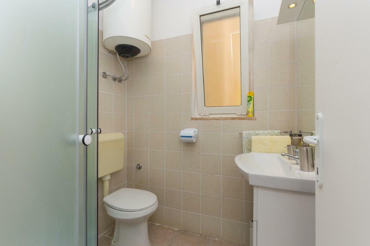 Apartment Kucera Ровин Екстериор снимка