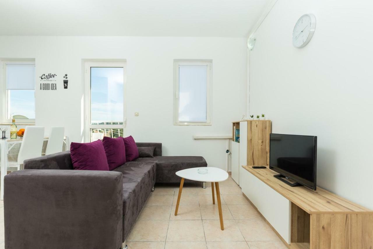 Apartment Kucera Ровин Екстериор снимка