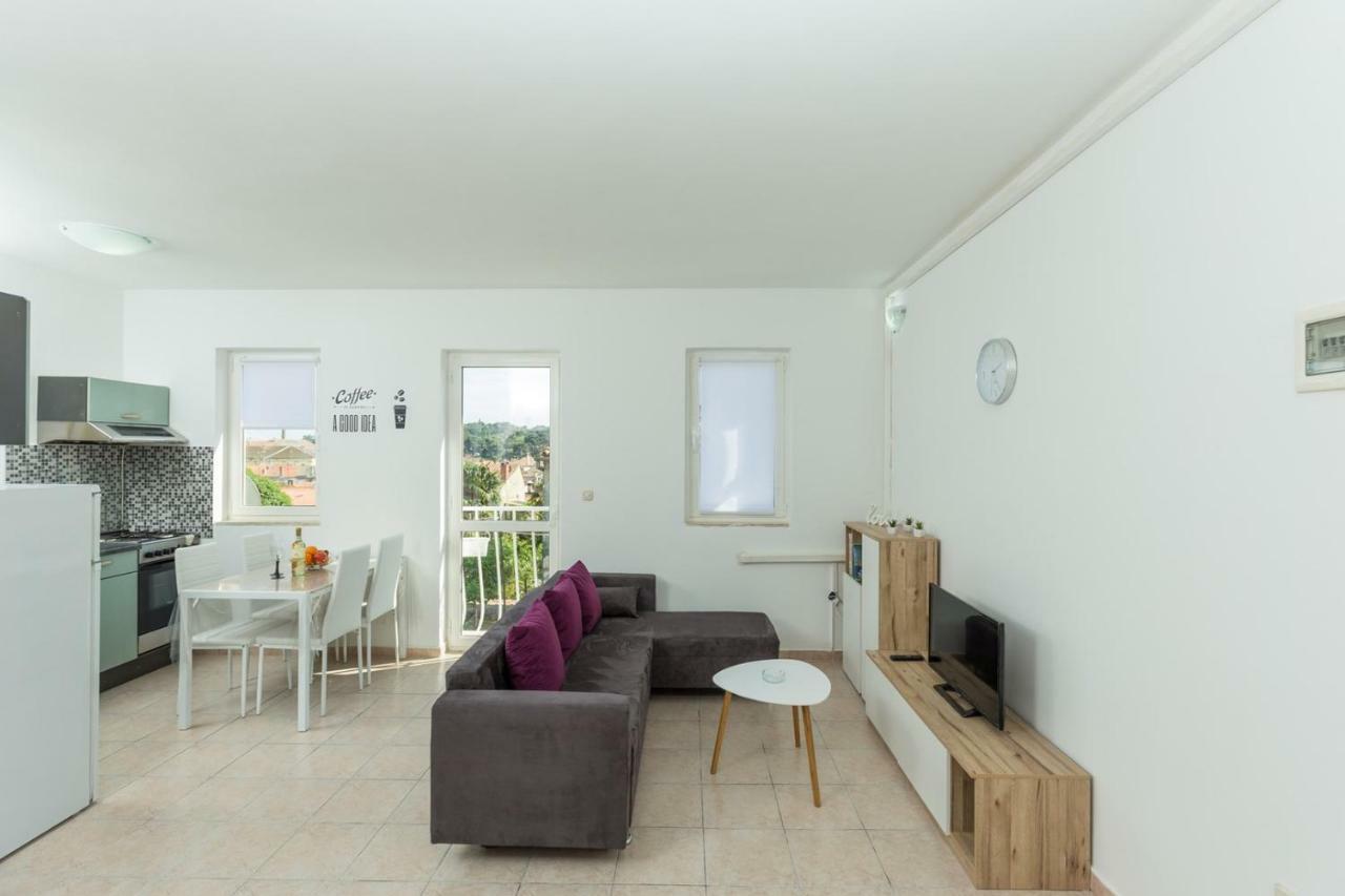 Apartment Kucera Ровин Екстериор снимка