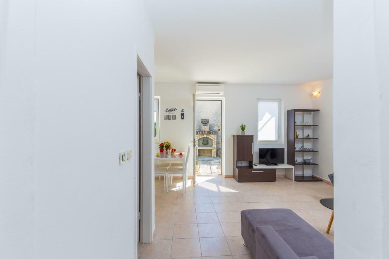 Apartment Kucera Ровин Екстериор снимка